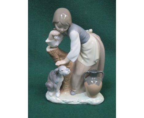 LLADRO GLAZED CERAMIC FIGURE OF A GIRL WITH WATER JUG, APPROXIMATELY 21cm HIGH 