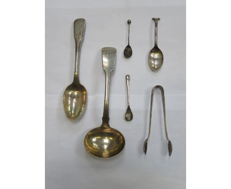 MIXED LOT OF SILVER FLATWARE INCLUDING LADLE, SALT SPOONS AND SUGAR TONGS