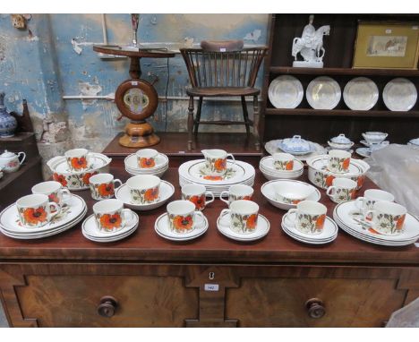 PARCEL OF J & G MEAKIN STUDIO 1970s STYLE FLORAL DINNERWARE, APPROXIMATELY SEVENTY-PLUS PIECES 