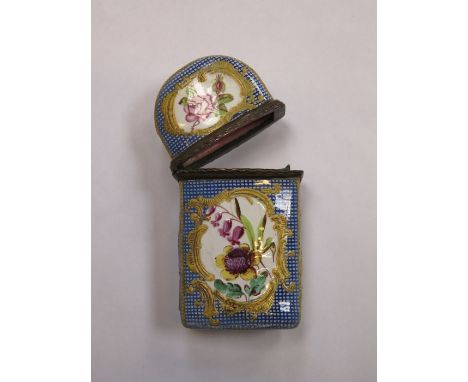 GILDED AND ENAMELLED CERAMIC VESTA CASE WITH HINGED COVER 
