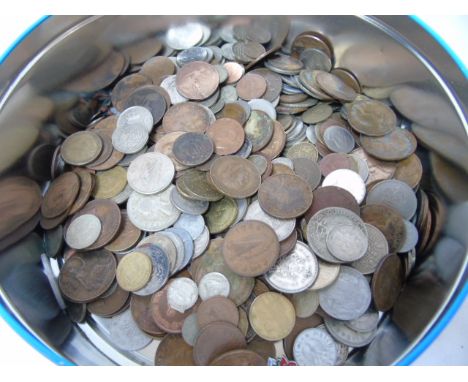 A collection of vintage coins to include silver