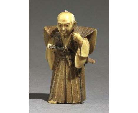 Signed on a green kanji on the back. In carved elephant tusk portraying a standing Okubo Hikozaemon portraying two catanas fa