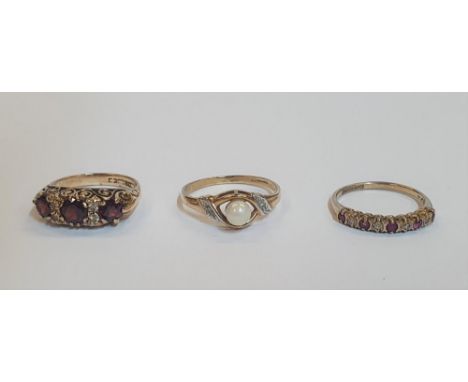 3 9ct yellow gold rings, Garnet, Ruby & diamond and a central pearl flanked by 2 diamonds (3),Total gross weight 7 grams,The 