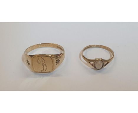 Gents 9ct gold signet ring with 2 small diamonds to the shoulders & etched with the letter B and a 9ct yellow fold ring with 