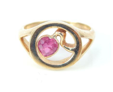 9ct gold ruby love heart ring 4.6g