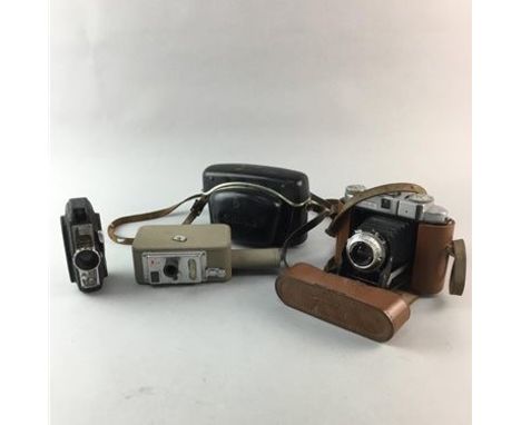 COLLECTION OF VINTAGE CAMERAS, including Pentax Asahi, two Kodak Juniors including one in case, Solida IIL, Praktica, Ikonta 