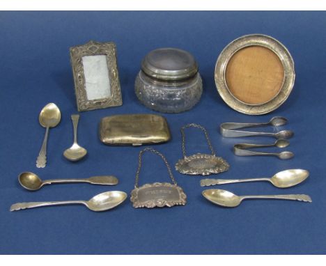 Mixed collection of silver to include two decanter labels, cigarette case, five fancy teaspoons, two sugar nips, salt spoon, 