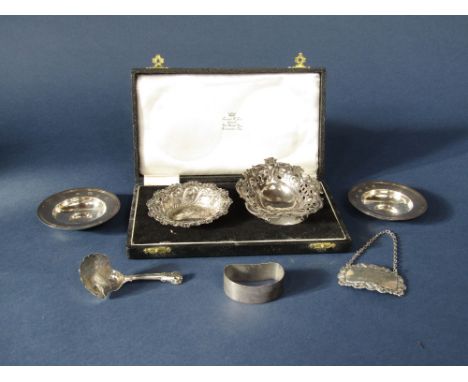 Mixed collection of silver to include a cased pair of silver Armada dishes, Edwardian silver bonbon dish, further early 20th 