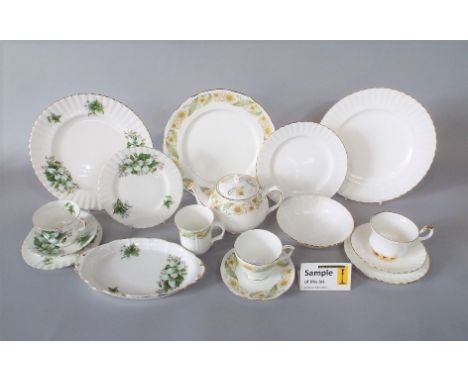 A quantity of Royal Albert Trillium pattern wares including six tea cups, seven saucers and seven plates (two sizes) together