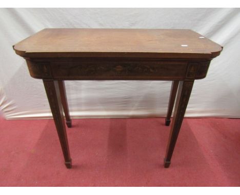 A good quality Edwardian mahogany foldover top card table enclosing a single frieze drawer, raised on square taper legs with 