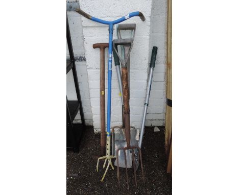 Quantity of Garden Tools 