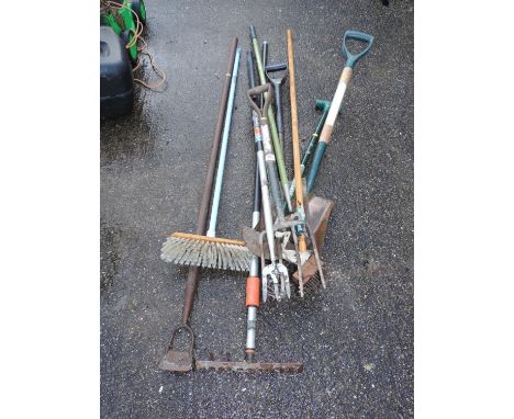 Quantity of Garden Tools 