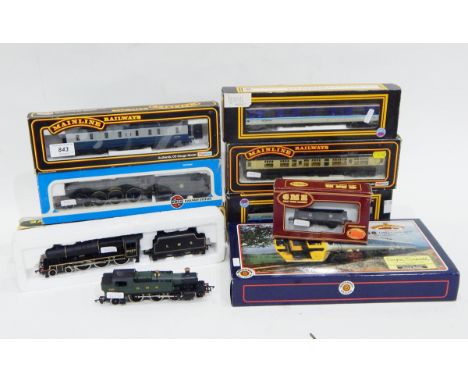 Bachmann Branchline '00' gauge 1582 car set (boxed), an Airfix railway system, Pendennis Castle engine and tender (boxed), Tr