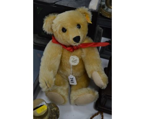 A STEIFF CLASSIC TEDDY BEAR, replica of 1909 original, no 000379, fitted with growler, height 33cm