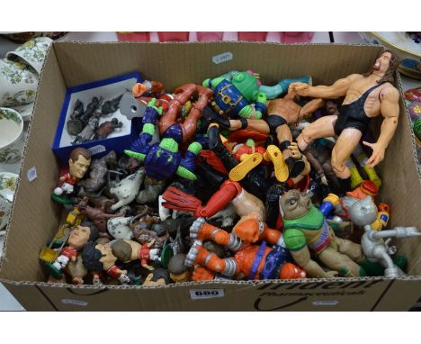 A QUANTITY OF UNBOXED AND ASSORTED PLAYWORN AND VINTAGE LEAD AND MODERN PLASTIC ACTION FIGURES, to include Britain's and othe
