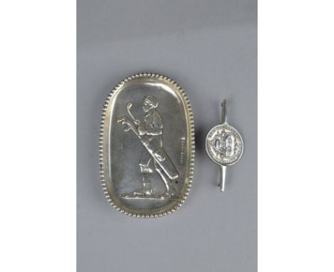 AN EDWARDIAN NOVELTY SILVER PIN TRAY, embossed with golfer and golf caddy, London 1902, Anglo American Plate Co, beaded borde