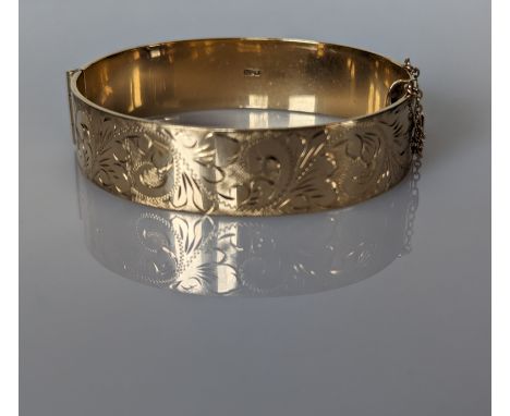 An etched 9ct gold bangle, 60mm, hallmarked for R P H Jewellery Co Ltd, Birmingham, 44g