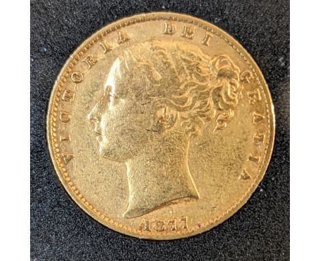 A cased Victorian full gold sovereign, Sydney mint, 1877, with outer box