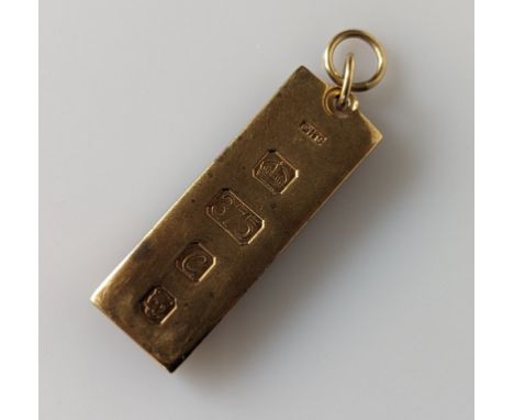 A 9ct yellow gold ingot pendant, 30.4g