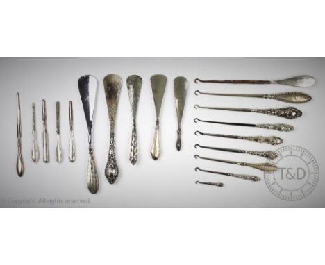 A collection of silver handled shoe horns, button hooks and files (19)