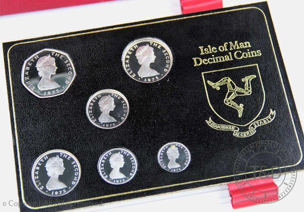 A Pobjoy Mint Isle of Man 1975 platinum proof set, 50p, 10p, 5p, 2p, 1p