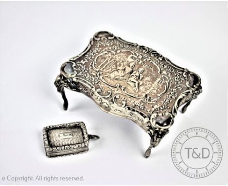 A George IV silver vinaigrette, Birmingham 1834, the lid named for 'Mary', 2.5cm, with a Dutch toy size silver table, a Canto