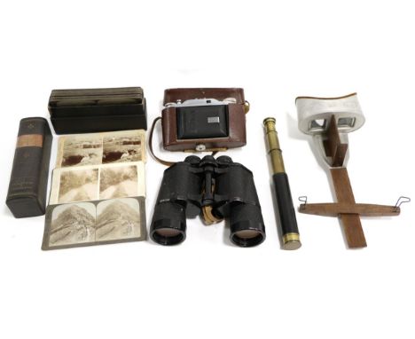 Underwood & Underwood Hand Held Stereo Card Viewer with set of cards 'Studies Through The Stereoscope' of mainly Indian views