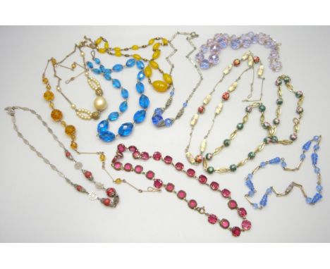 Eleven vintage necklets 
