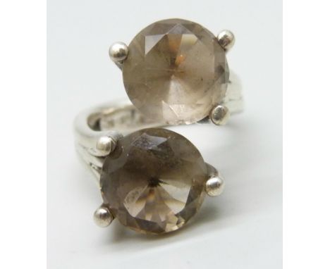 A Mexican silver Modernist style smoky quartz ring, stones a/f, 8.9g, J/K