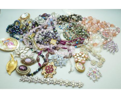 A collection of vintage costume jewellery 