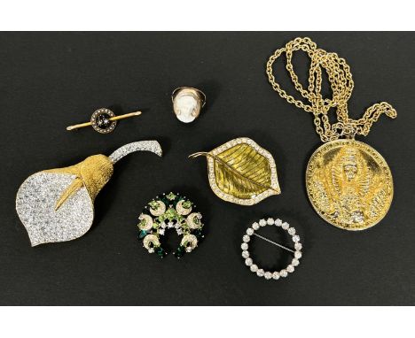 A yellow metal cameo ring, stamped '9ct'; a yellow metal brooch set seed pearls (1 missing); a gilt and diamante Calla lily b
