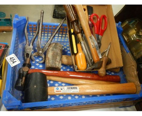 A tray of hand tools. 