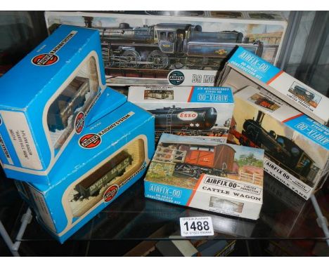 Five Airfix '00' scale railway construction sets, completed (1 empty box) and 3 Airfix railway system goods wagons.