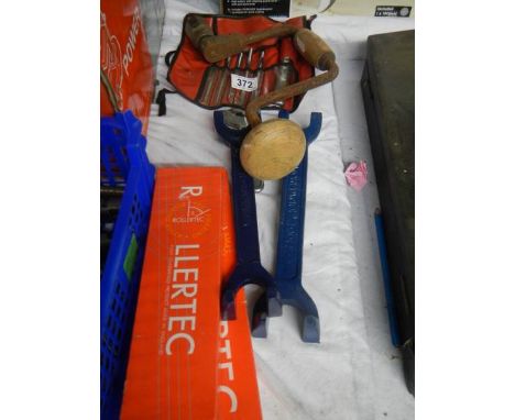 A mixed lot of tools. 