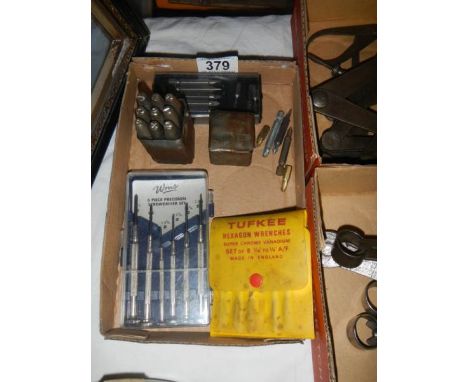 A tray of small tools. 
