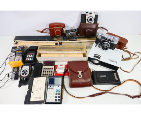 A collection to include; a mixed boxed of vintage cameras, and other similar electronic items. They appear in varying stages 