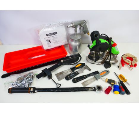 Lot to include a Florabest chainsaw sharpener FSG 85 D1, screwdrivers, spray gun and other. [W]