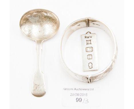 A George III silver fiddle pattern tea caddy scoop, silver ingot and bangle (3) 
