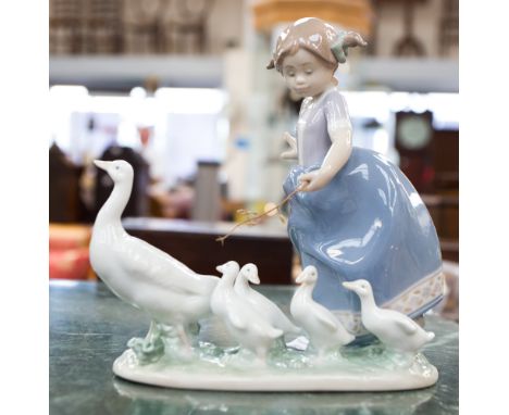 A boxed Lladro figurine with ducks.