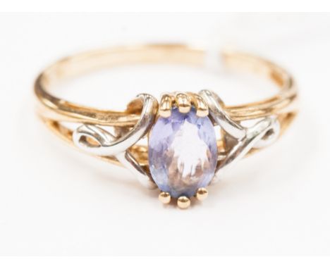 A pale Tanzanite stone set in gold ring 9k. 