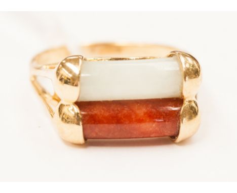 Two coloured Jade, 14ct gold ring 