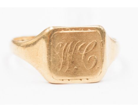 An 18ct gold gentlemen's signet ring, 4.2 grams approx 