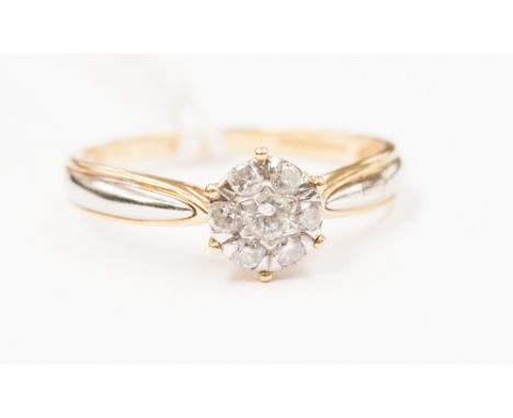 A diamond cluster ring