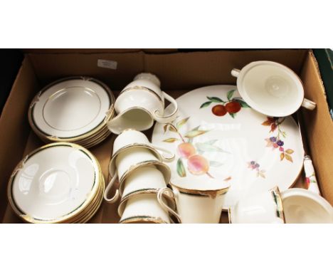 A Royal Doulton 'Forsyth' H5197 part tea service, with a Royal Worcester 'Arden' cake plates 