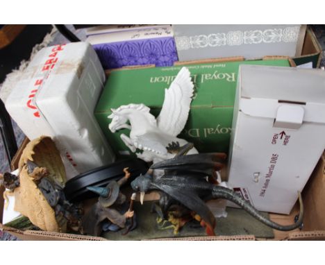 Two boxes of collector's plates including The Legend of King arthur and a box containing The Lord of the rings themed ceramic
