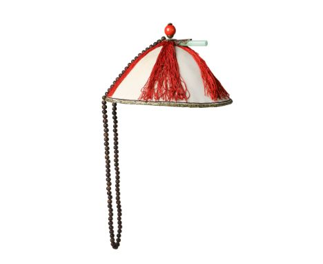 COURT OFFICIAL HAT QING DYNASTY, 19TH-EARLY 20TH CENTURY of conical form, red threads overlaid the creamy ground, wide edge b