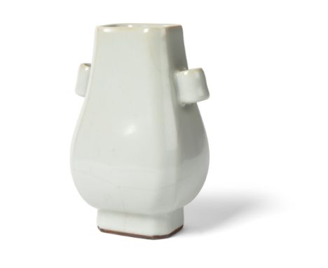 GE-TYPE GLAZED ARROW VASE 19TH-20TH CENTURY of rectangular pear form, a pair of tubular ears flanked the sides, the body cove