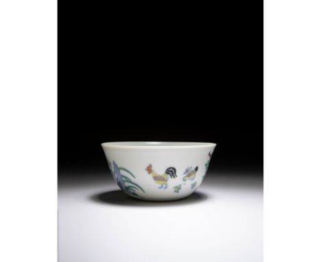 ◆ DOUCAI 'CHICKEN' CUP CHENGHUA MARK, PROBABLY KANGXI PERIOD finely potted in with gently flared sides, around the exterior p