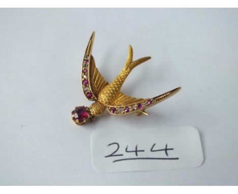 A ATTRACTIVE DIAMOND &amp; RUBY SWALLOW BROOCH SET IN GOLD