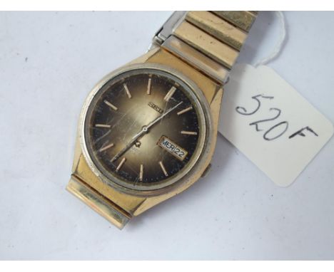 A gents SIEKO quarts wrist watch with seconds sweep &amp; calander dial